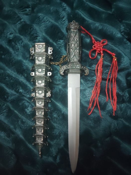 Сувенирный кортик