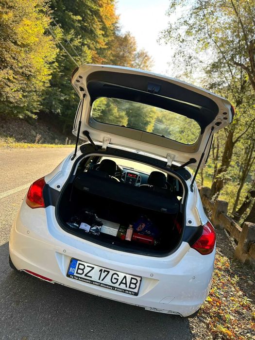 Opel Astra J 1.6 Benzină / 2009 / 105 CP / Preț bun