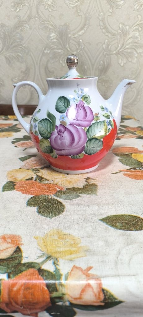 Продаются заварочные чайники.