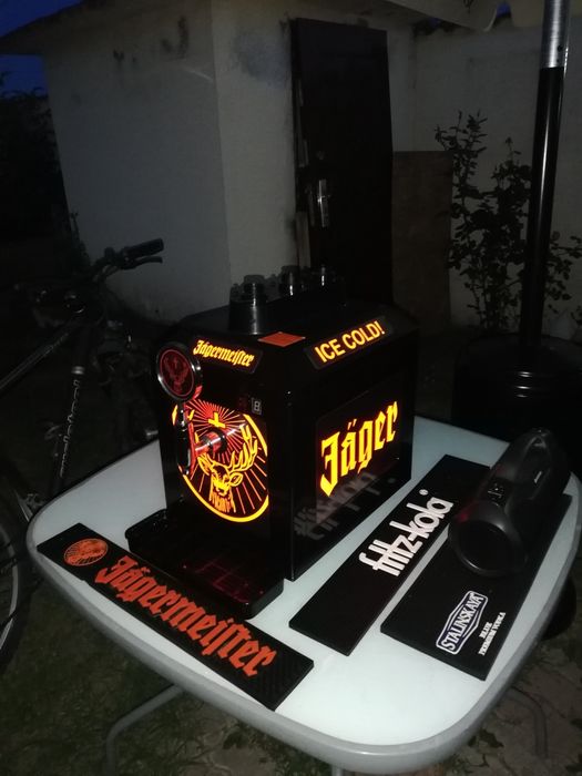 Dozator Iagermaister și Vitrina Gastro Coll