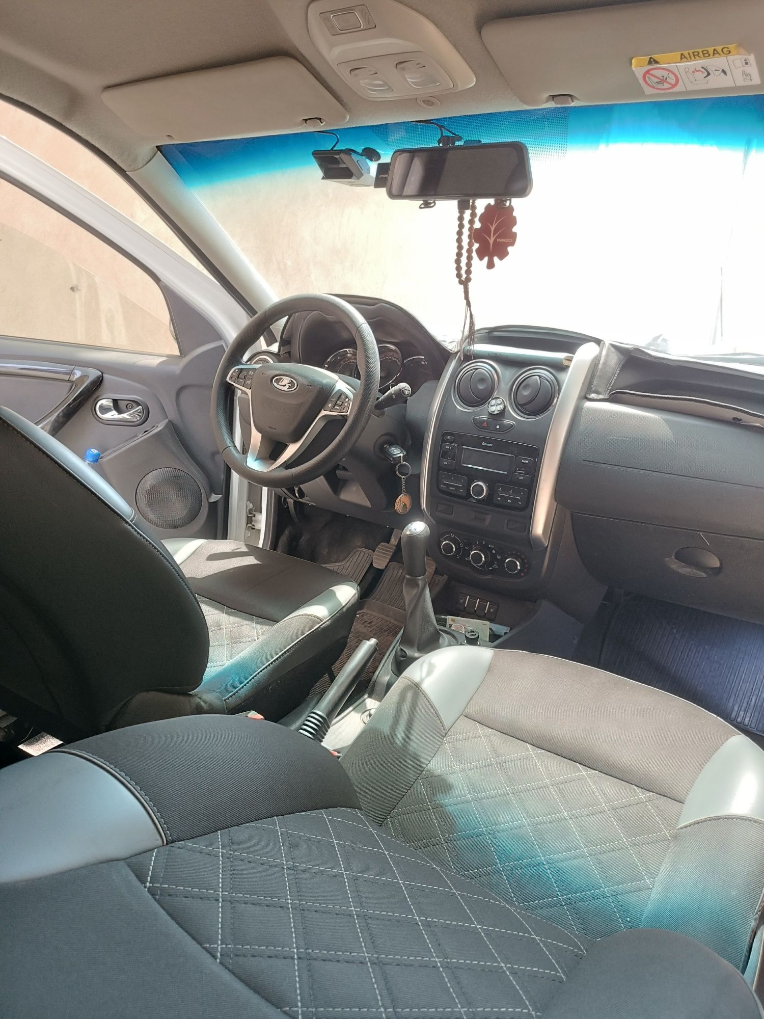 Lada largus cross