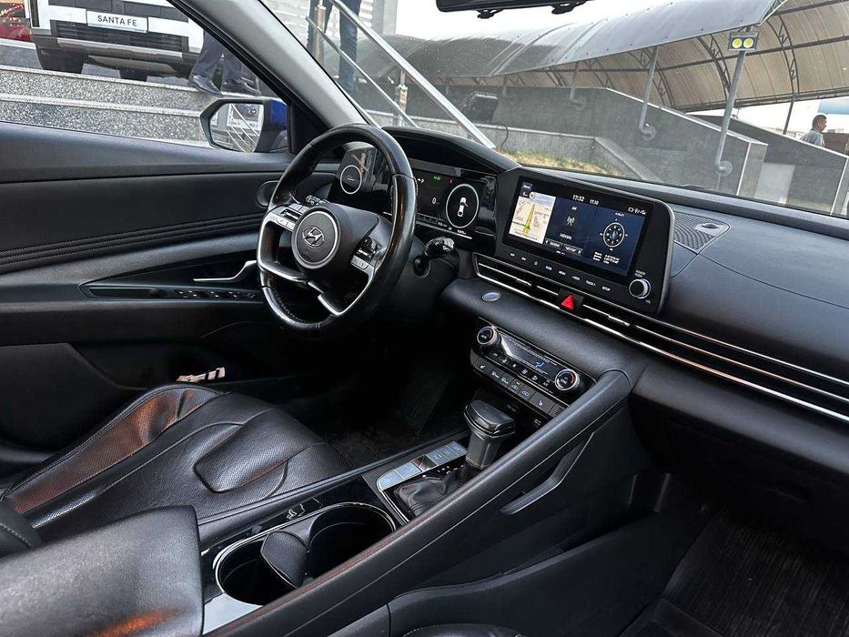Продаётся Elantra Luxe 2.0 л 2021