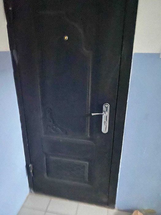 Kvartira 2 xonali sotiladi