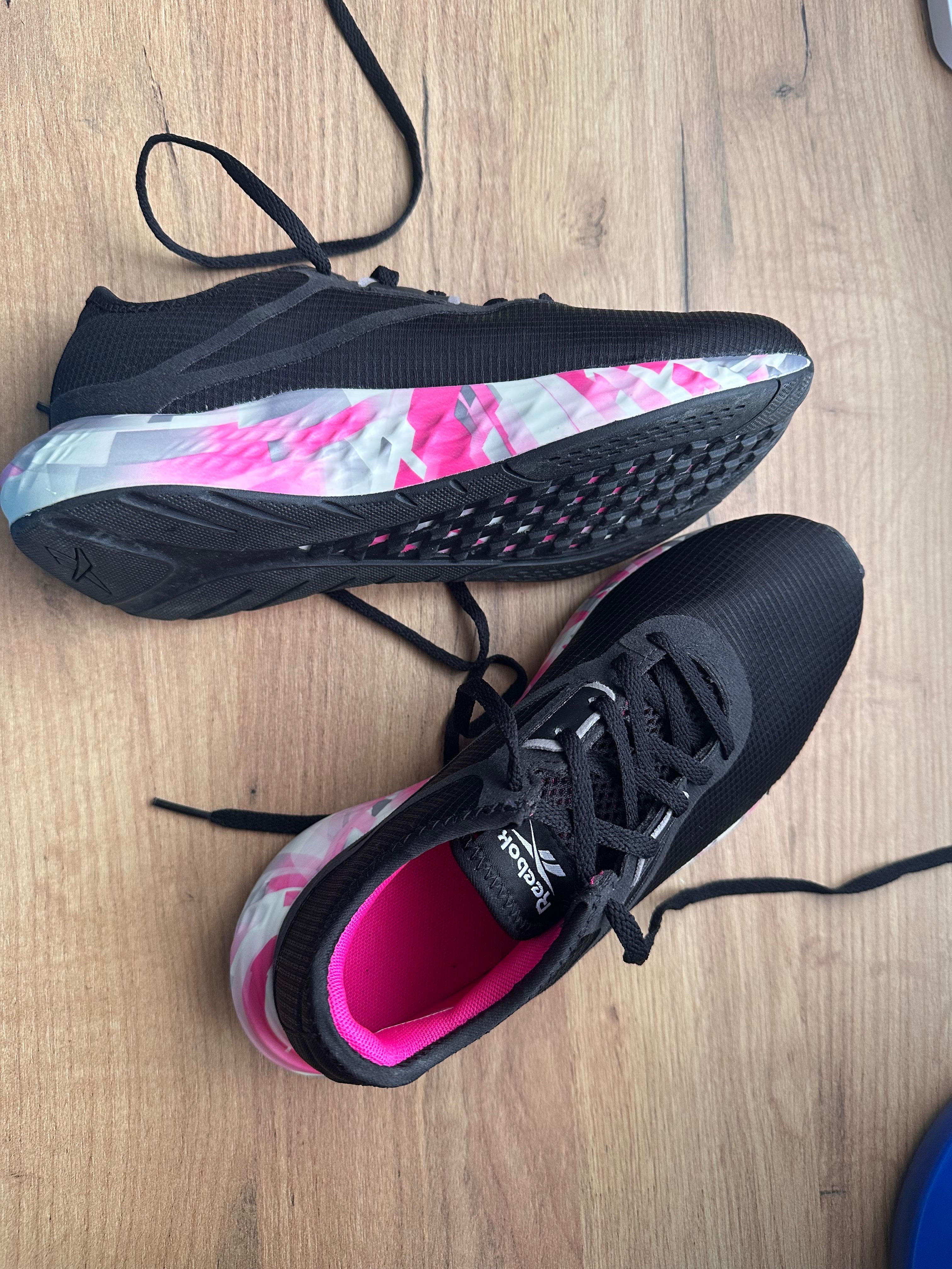 Маратонки Reebok с шарена подметка