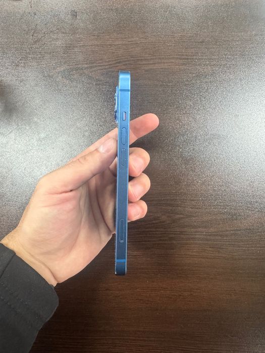 iPhone 13 - 128gb с кутия и подарък 10 кейса