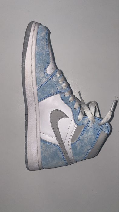 Jordan 1 Hyper Royal
