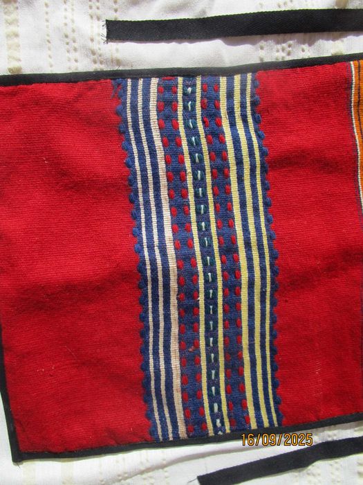 Автентична вълнена червена престилка за кюстендилска празнична носия