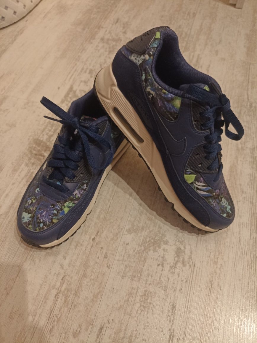 Дамски маратонки Nike