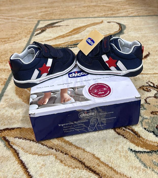 Детские кроссовки