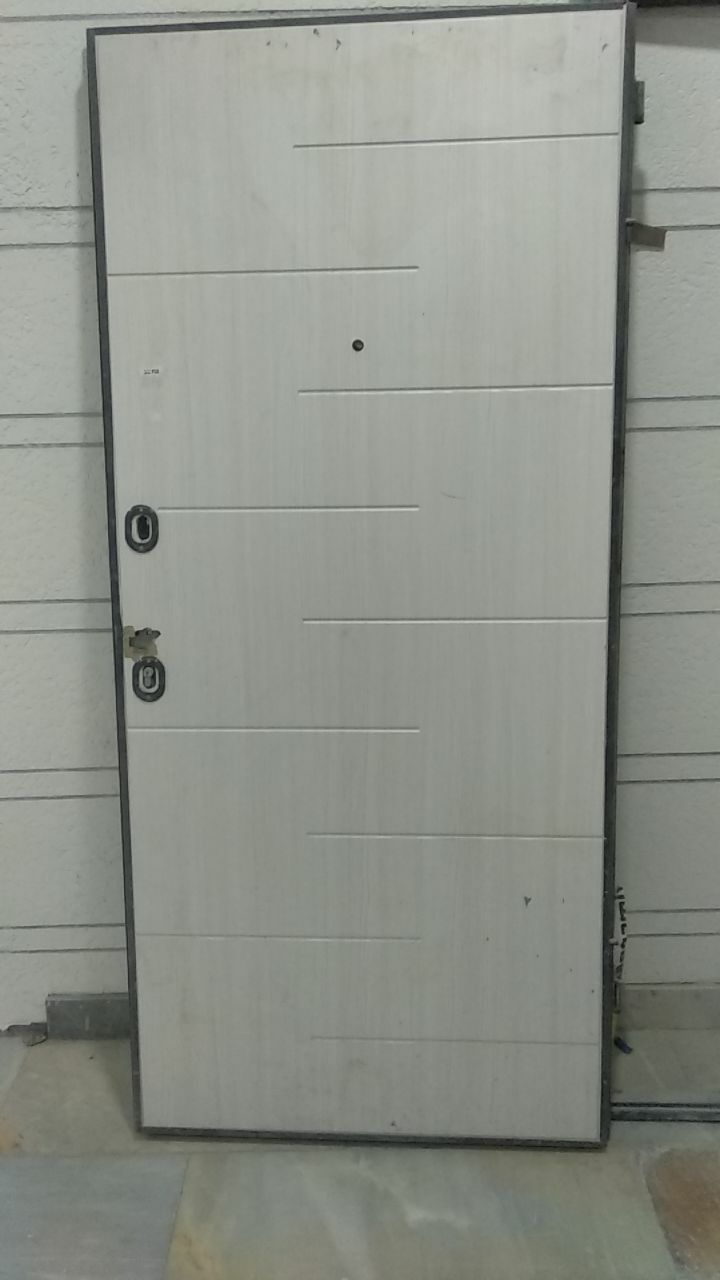 Eshik holati oʻrta , yangi ruchka qo'ysa bo'ldi.