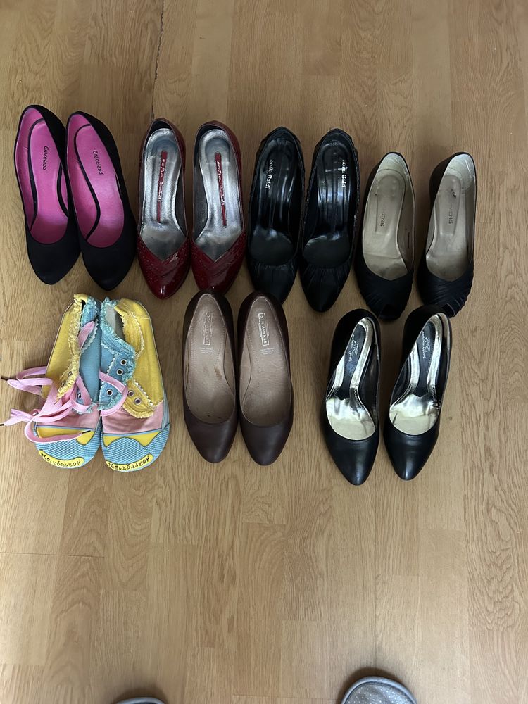 Pantofi diverse marimi si culori