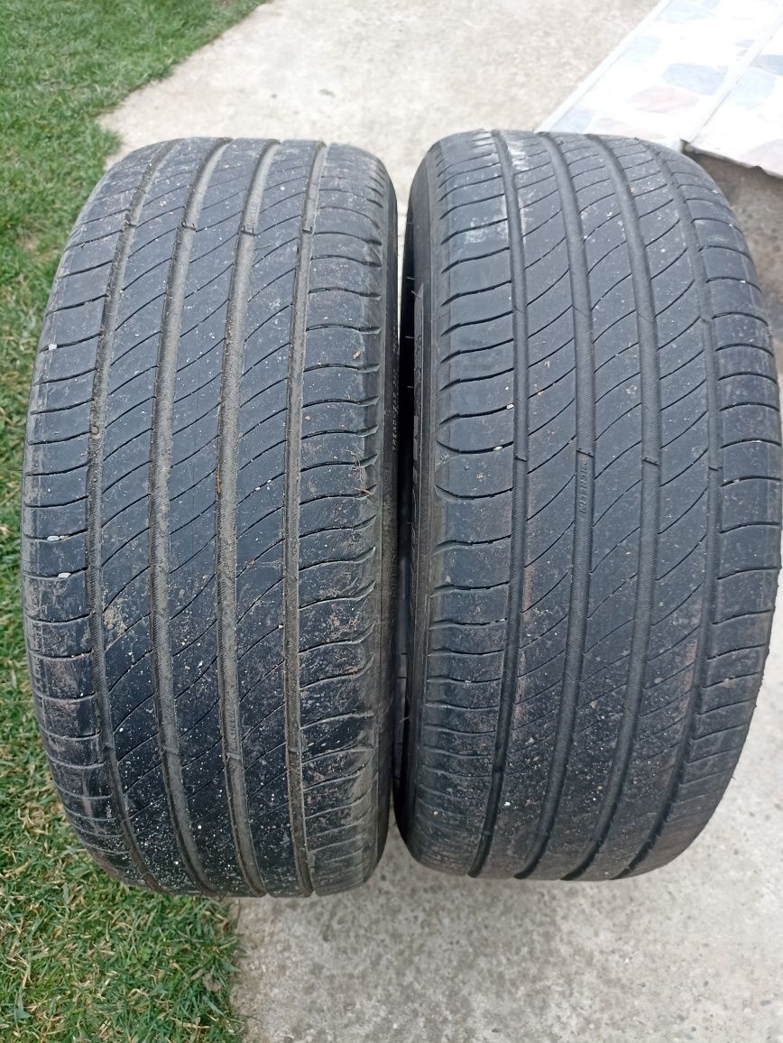 Vând anvelope Michelin vară 215/55 r18