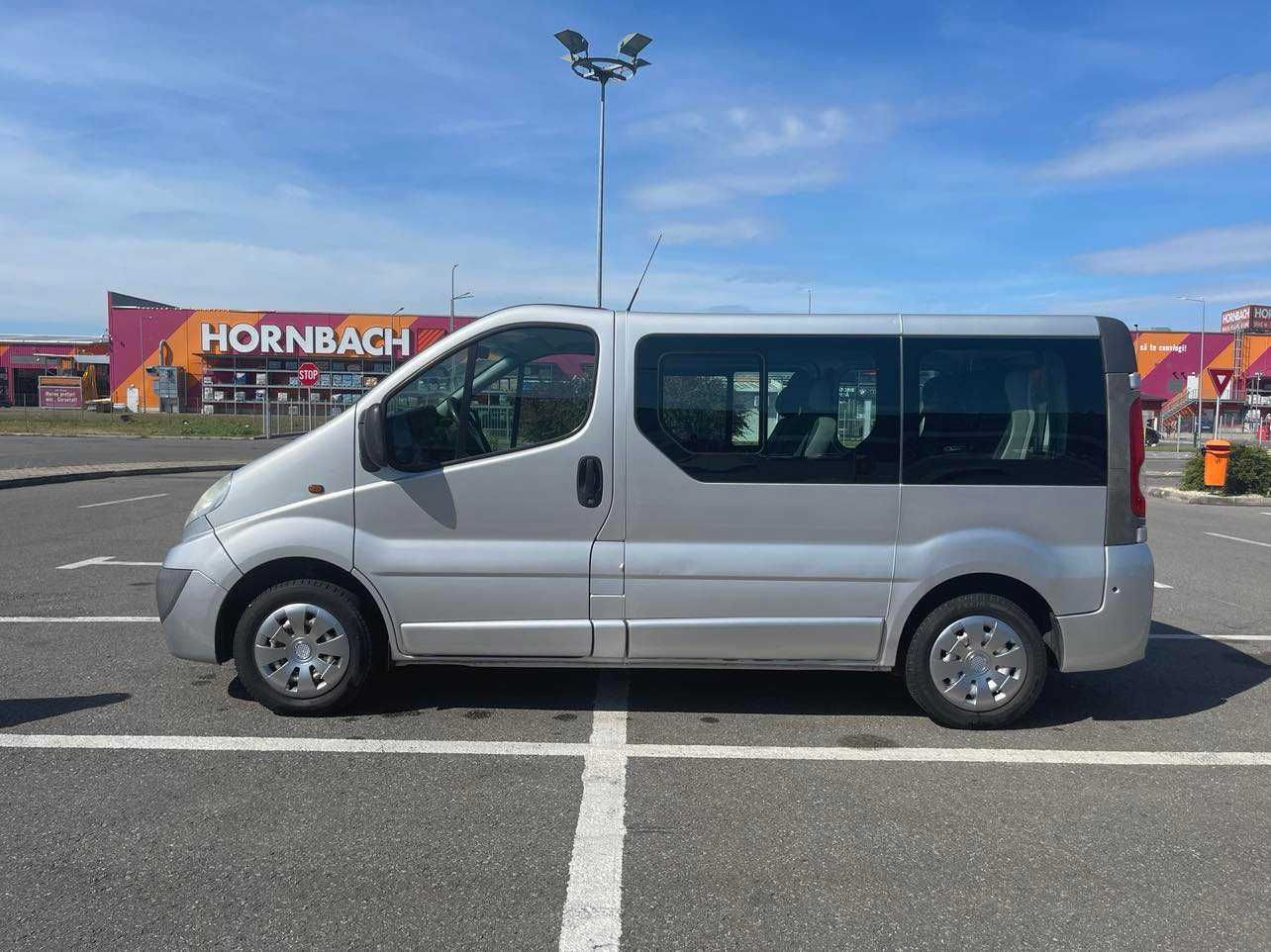 Opel Vivaro 9 locuri- impecabil