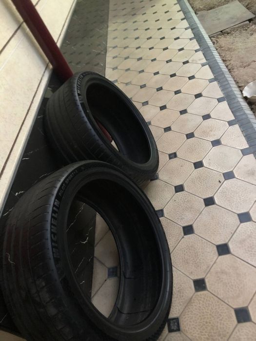 255 40 ZR21 Michelin Pilot Sports 2 Dona holati yaxshi