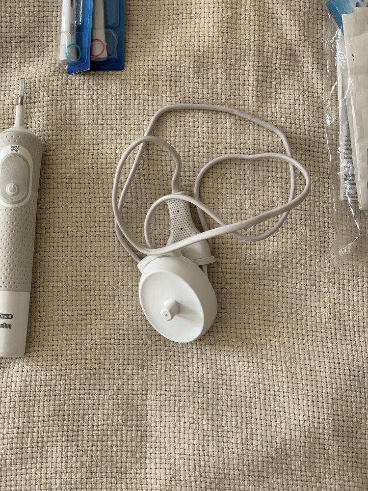 Продаю электрическую зубную щётку Oral B Vitality