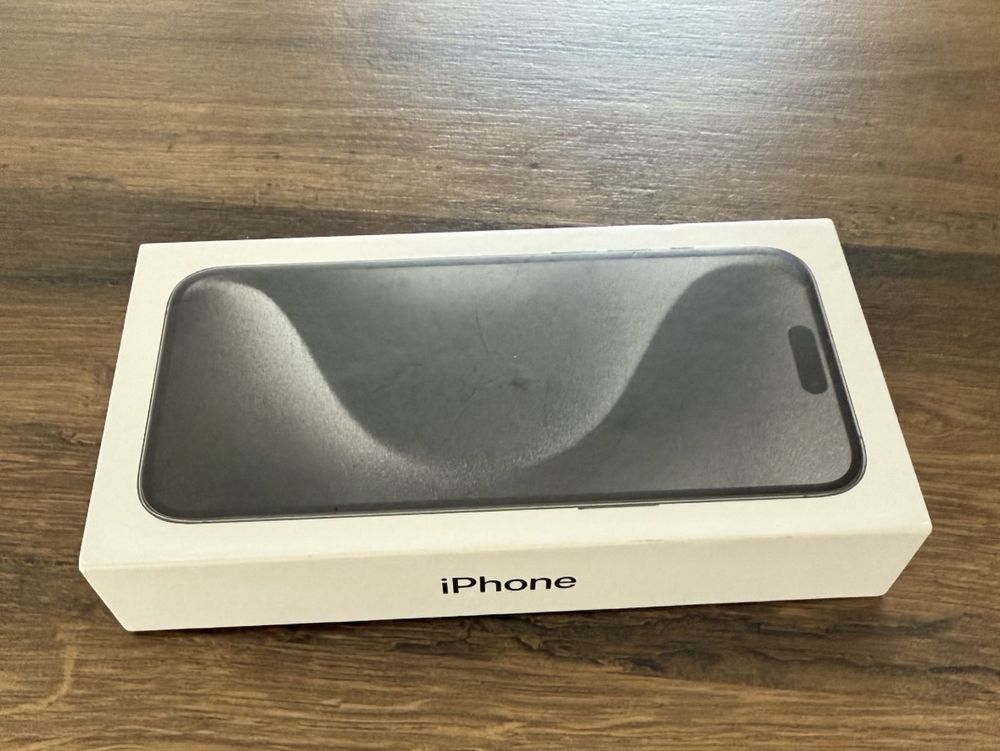 Vând Iphone 15 Pro in stare f bună