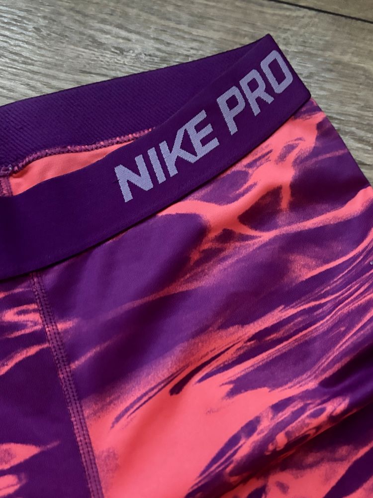 Дамска спортна тениска и клин Nike Dri-Fit