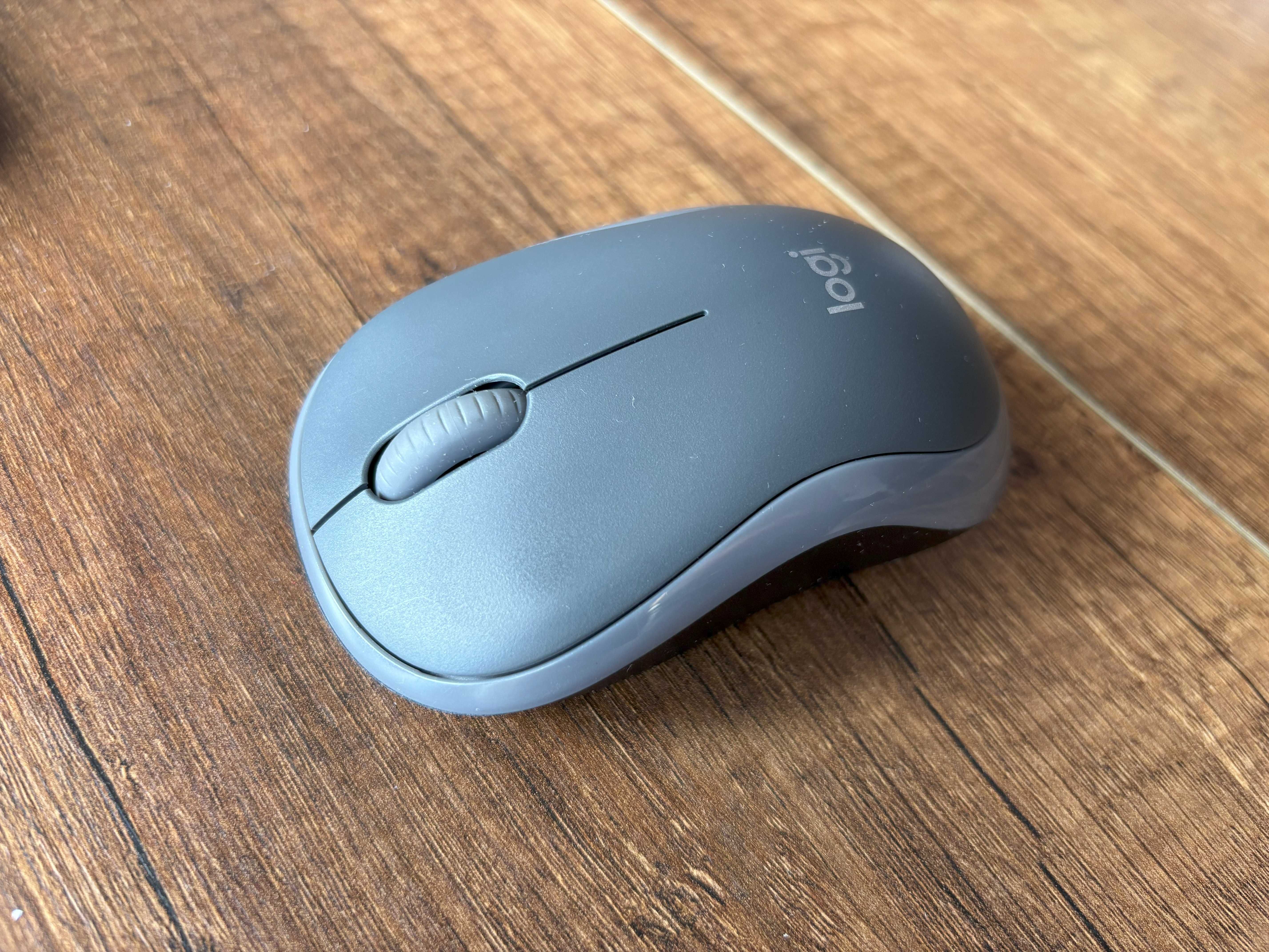 USB клавиатура и безжична мишка Logitech