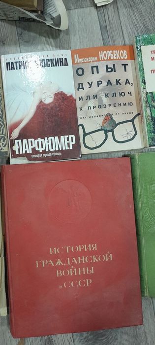Книги примерно 450 шт
