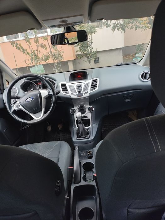 Vând Ford Fiesta