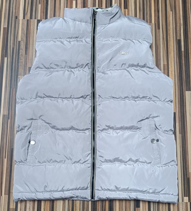 Vând veste noi de bărbați Boss