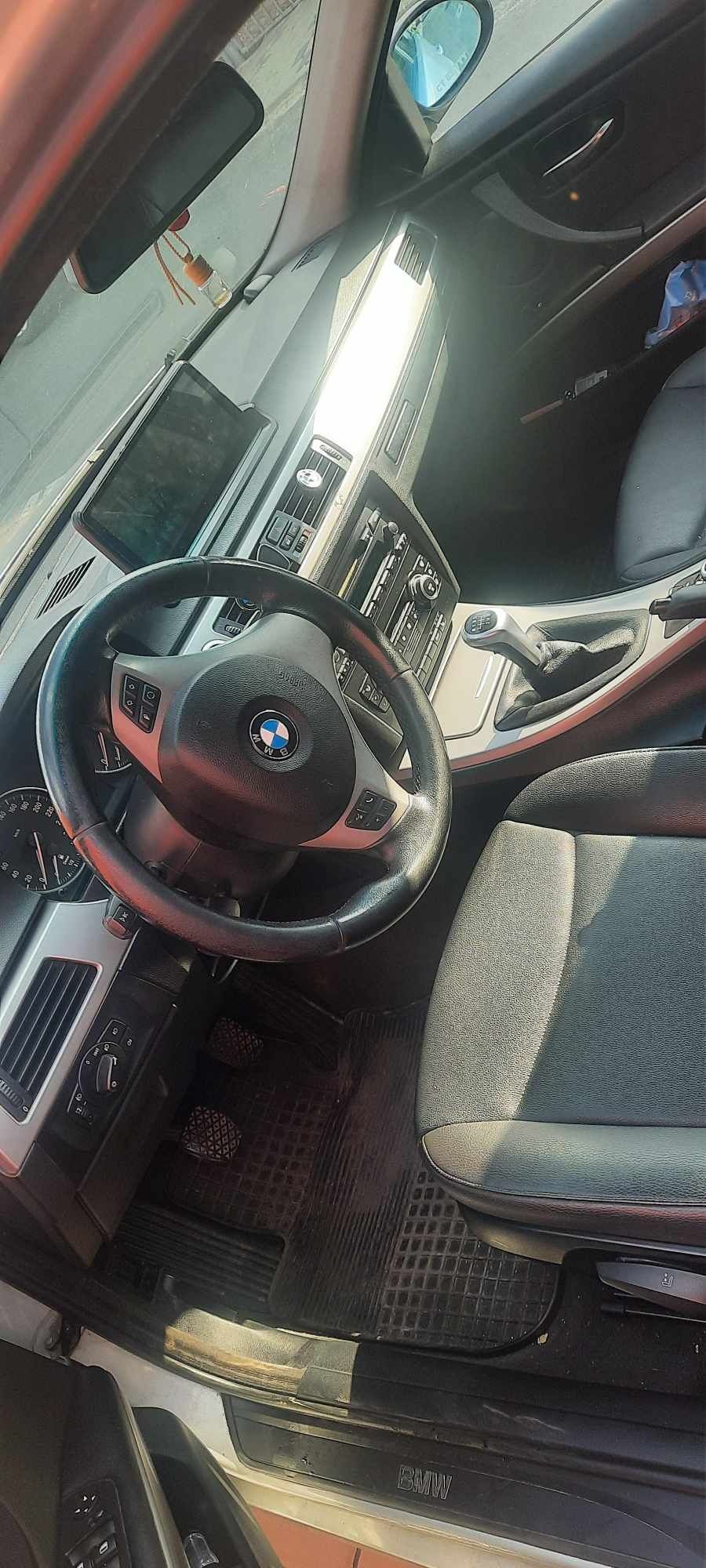 BMW e90 318d (2.0)