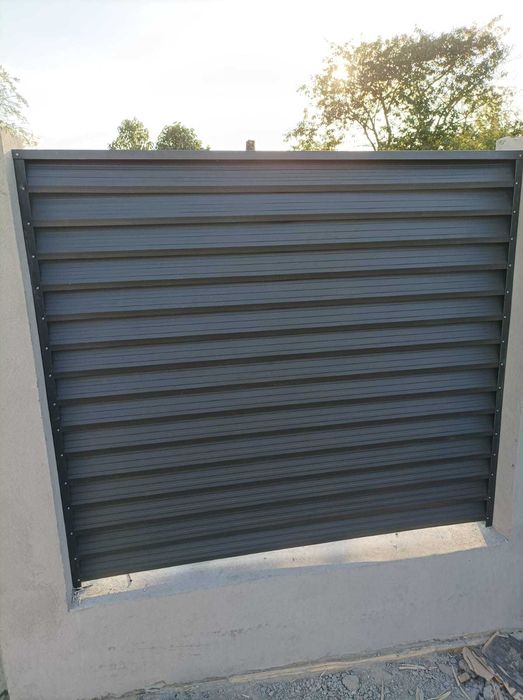 Garduri si porti din panou stil jaluzele, sipca metalica, plasa si BCA