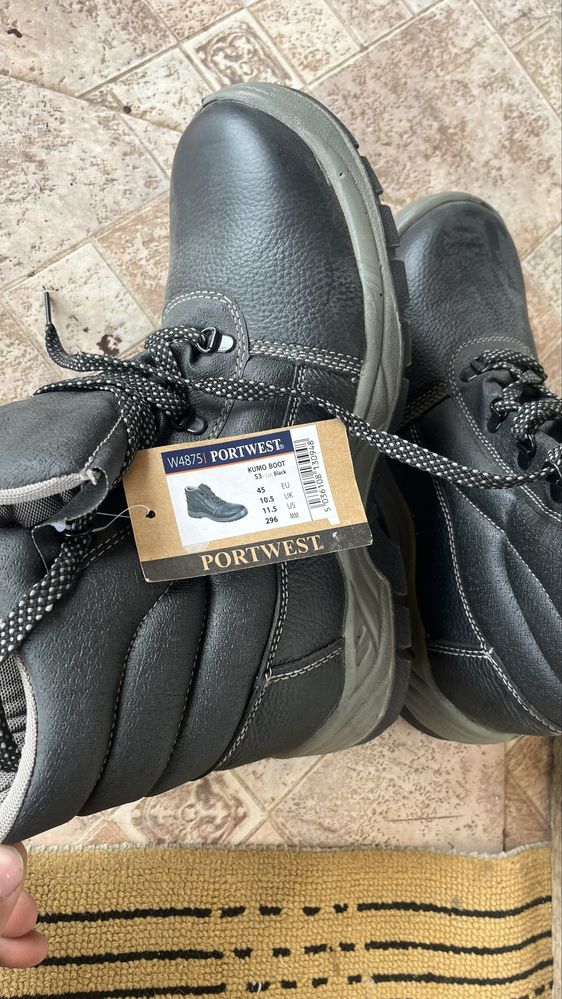 Продам спец ботинки по 10 тыс