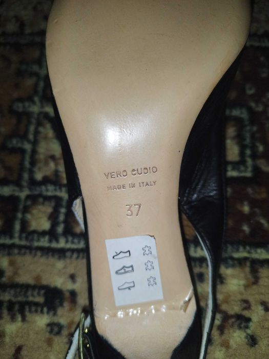 Sandale cu toc din piele