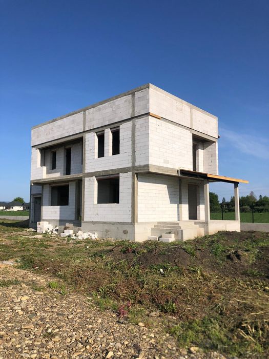 Casa de vânzare la rosu