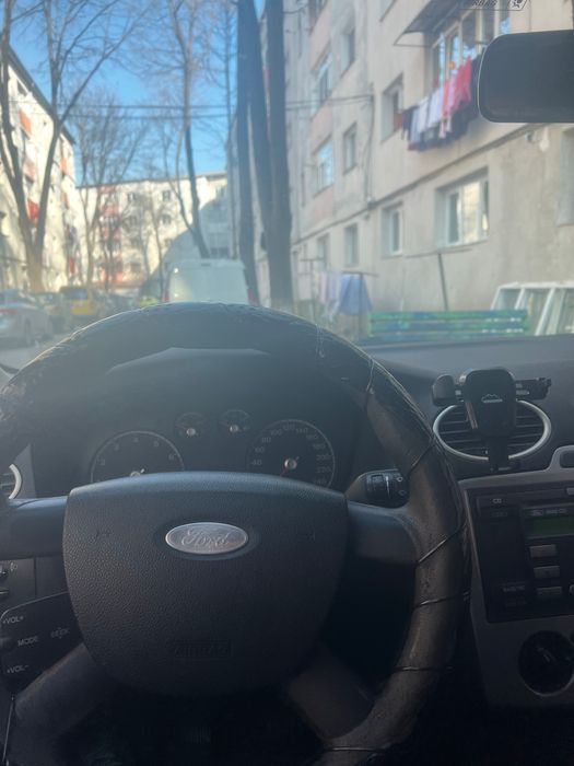 Vând sau schimb Ford focus