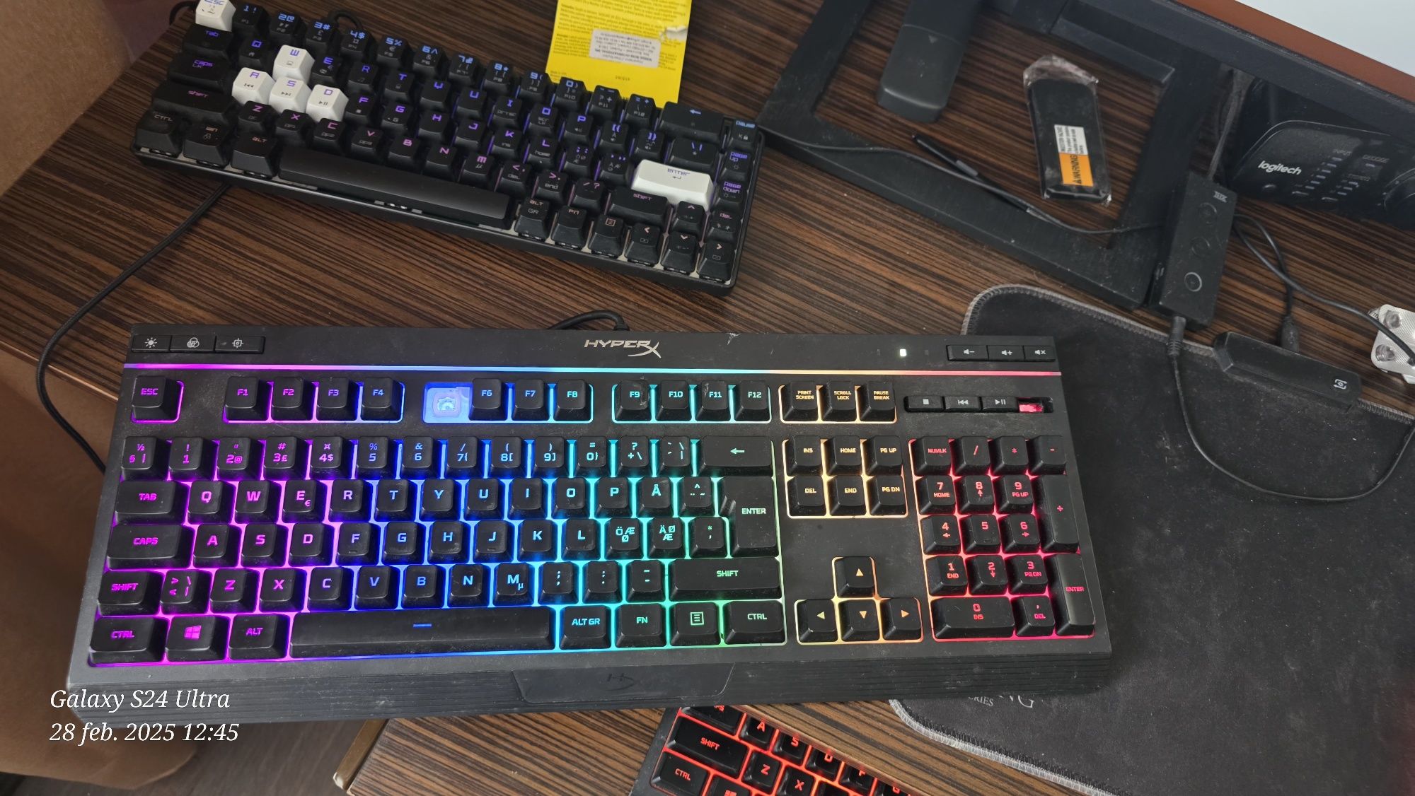 Vând tastatura hyperex gaming. Lipsa 2 butoane.. Si razer deathadder