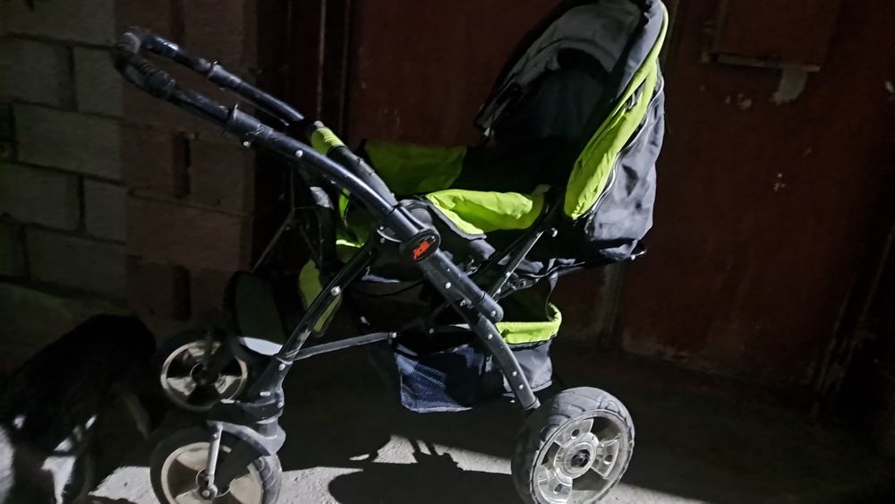 2 коляски обменяю на упаковку памперсов (трусиков) 5 размер