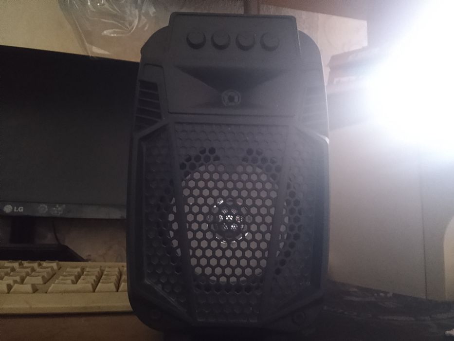 Продаю колонку за 4000, беру только наличкой