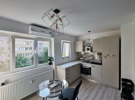 Garsoniera de inchiriat zona Titan sector 3