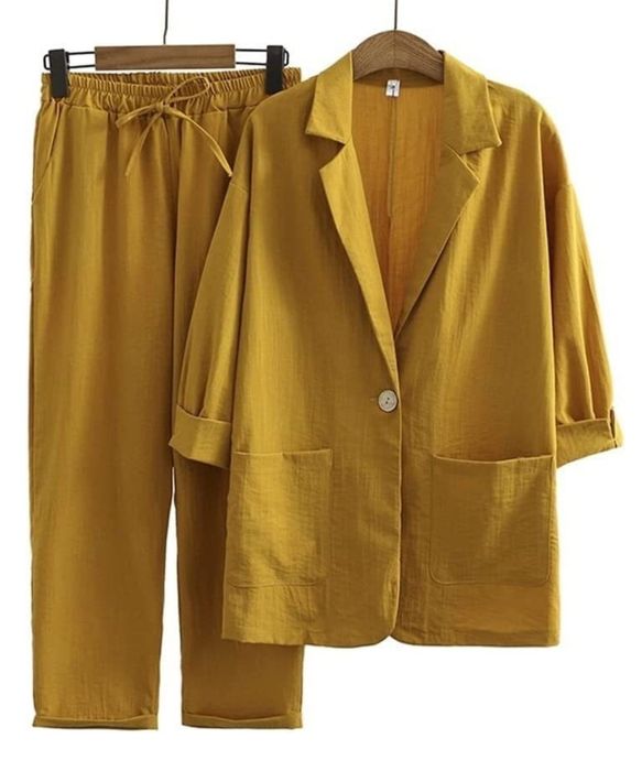 Продам женский летний костюм