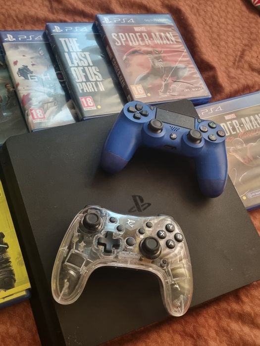 Vand ps4 slim + 6 jocuri + 2 controllere(se vand si separat)