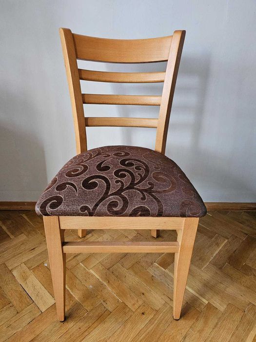 Стол за трапезария