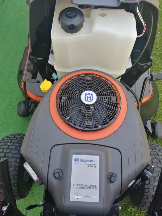 Tractoras tuns iarba husqvarna ct 139 T 18 cp 2 cilindri în V 656 cc.