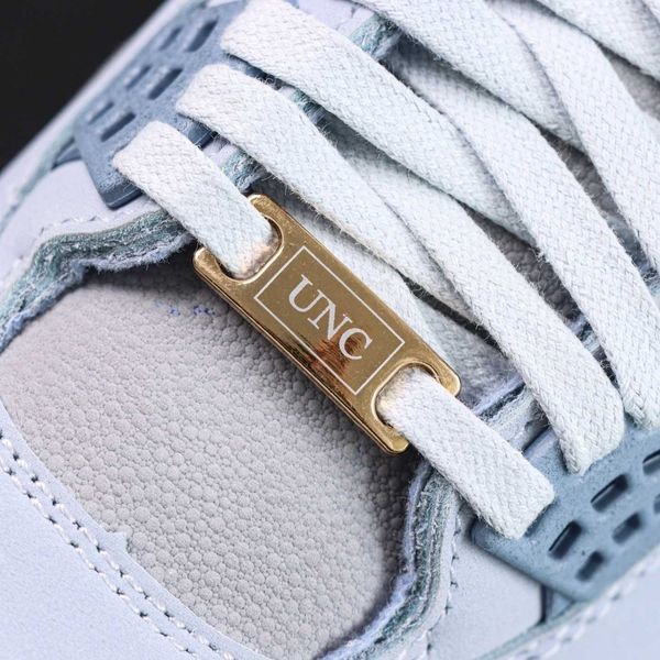 Обувки Air Jordan 4 Retro UNC Tar Heels PE