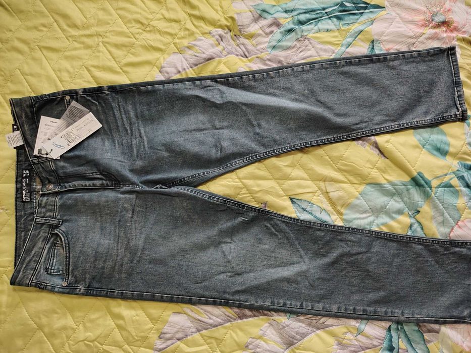 Чисто нови мъжки дънки