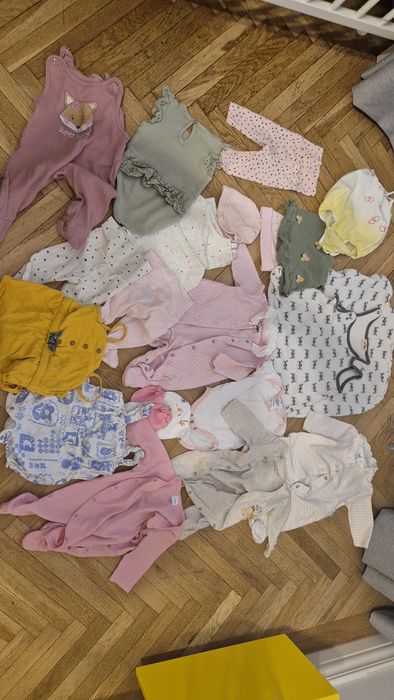 Lot hăinuțe  bebe fetita mănuși sac dormit caciula