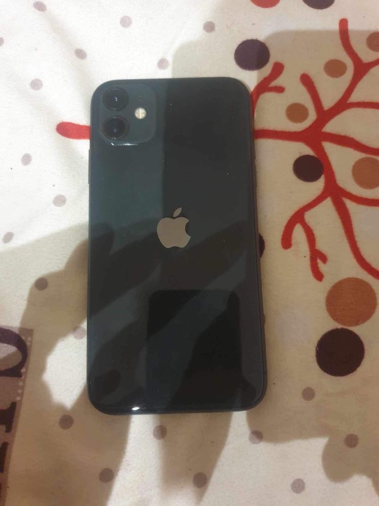 Vând iphone 11 impecabil urgent