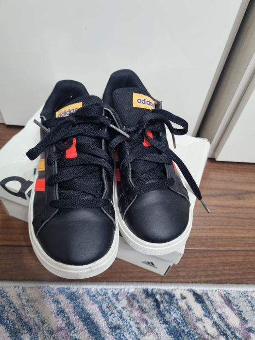 Vând adidași Adidas