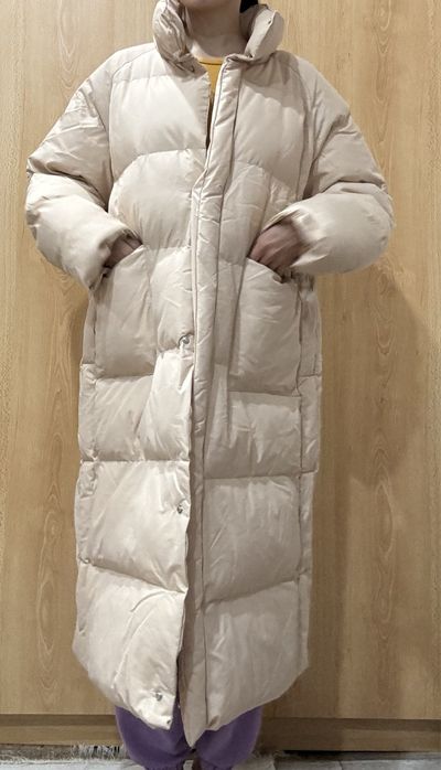 Зимний бежевый пуховик