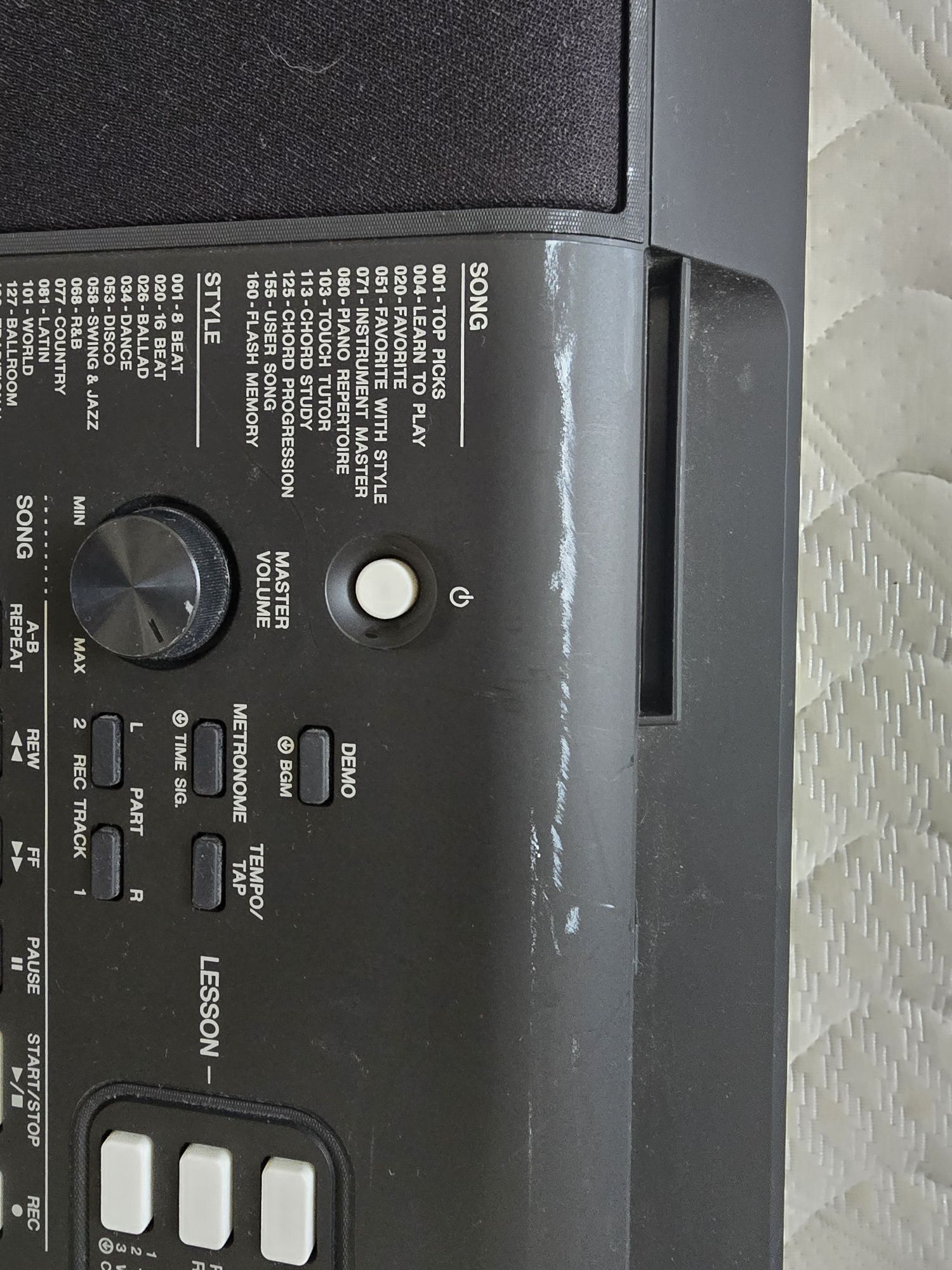 Синтезатор Yamaha PSR-E363 със стойка (използвани)