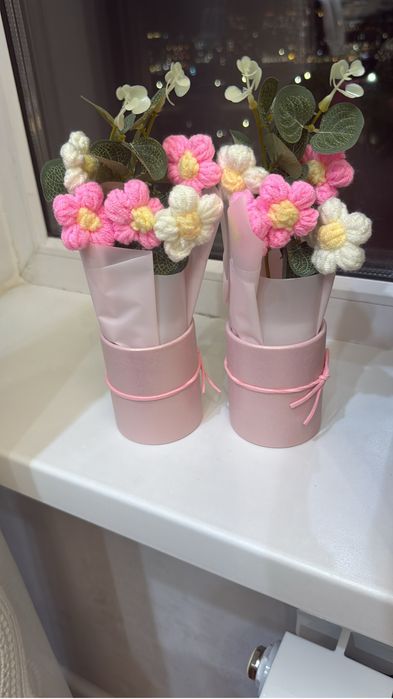 Вязаные цветы розовые с белым