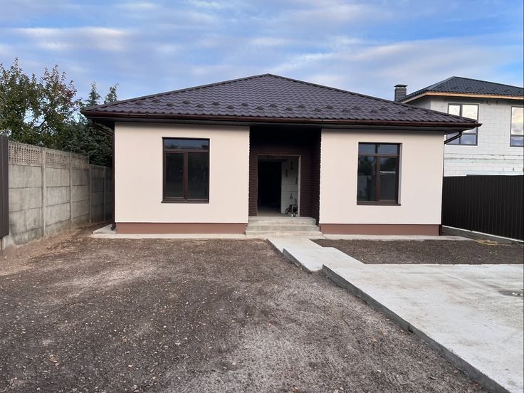 Case modulare de diferite modele si dimensiuni, din structura metalica