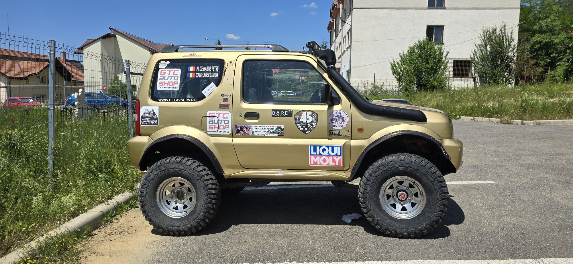 Suzuki Jimmy impecabil poate fi folosit p orice teren , chiar concurs