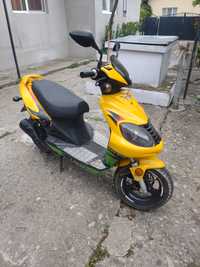 Vând scooter, în perfectă stare. Motor nou de Aprilia.